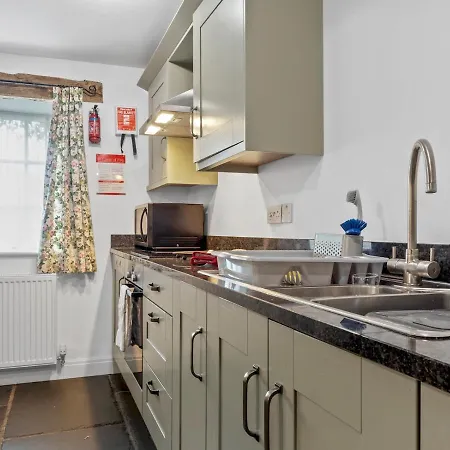 Pass The Keys Cosy 2 Bedroom Near Coniston Water Holiday home